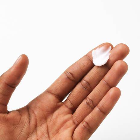 全面精準修復霜 厚敷 / 點塗肌膚不適處，層層精準深入