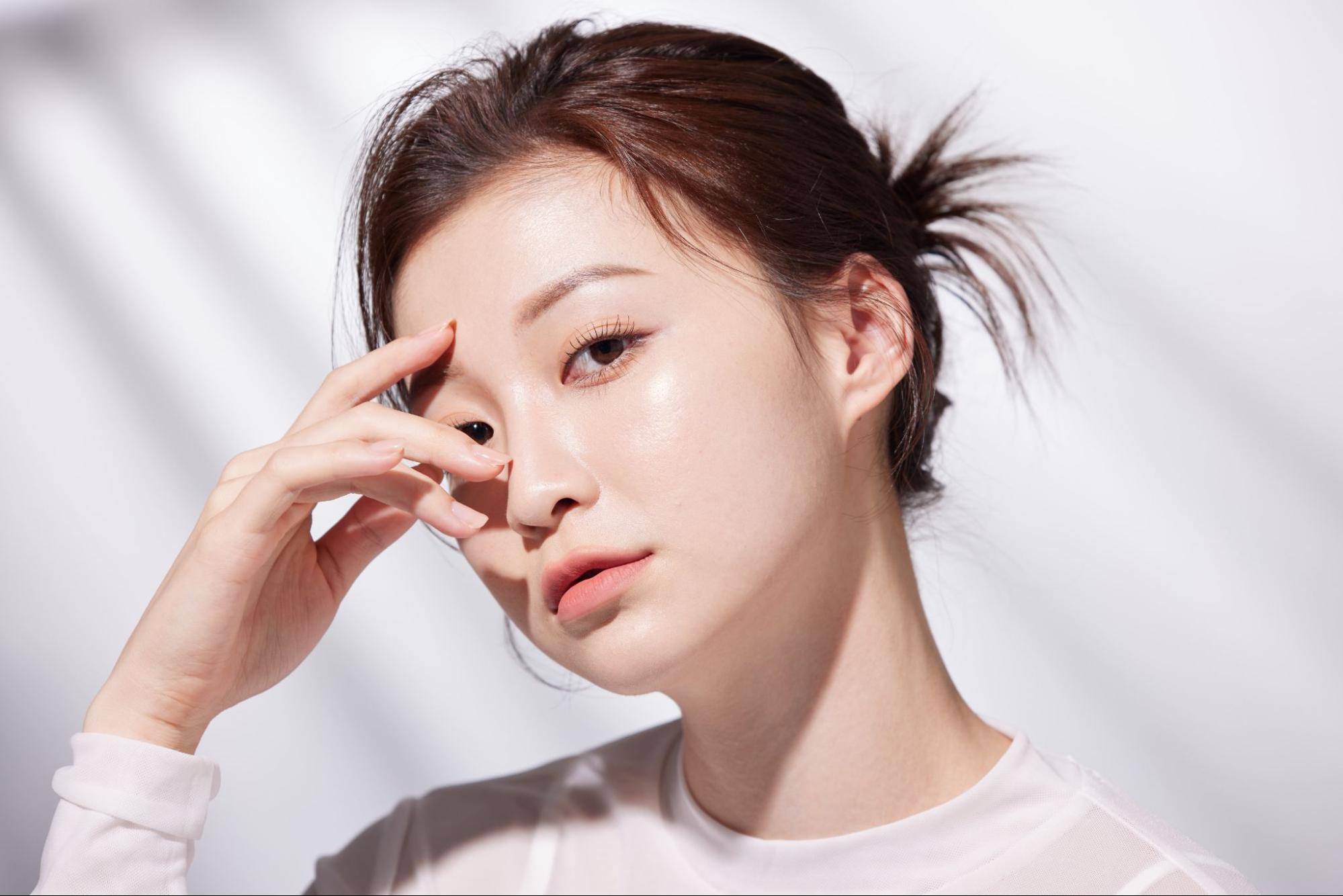 黑眼圈改善保養品推薦:超能左型C撫紋亮眼精華